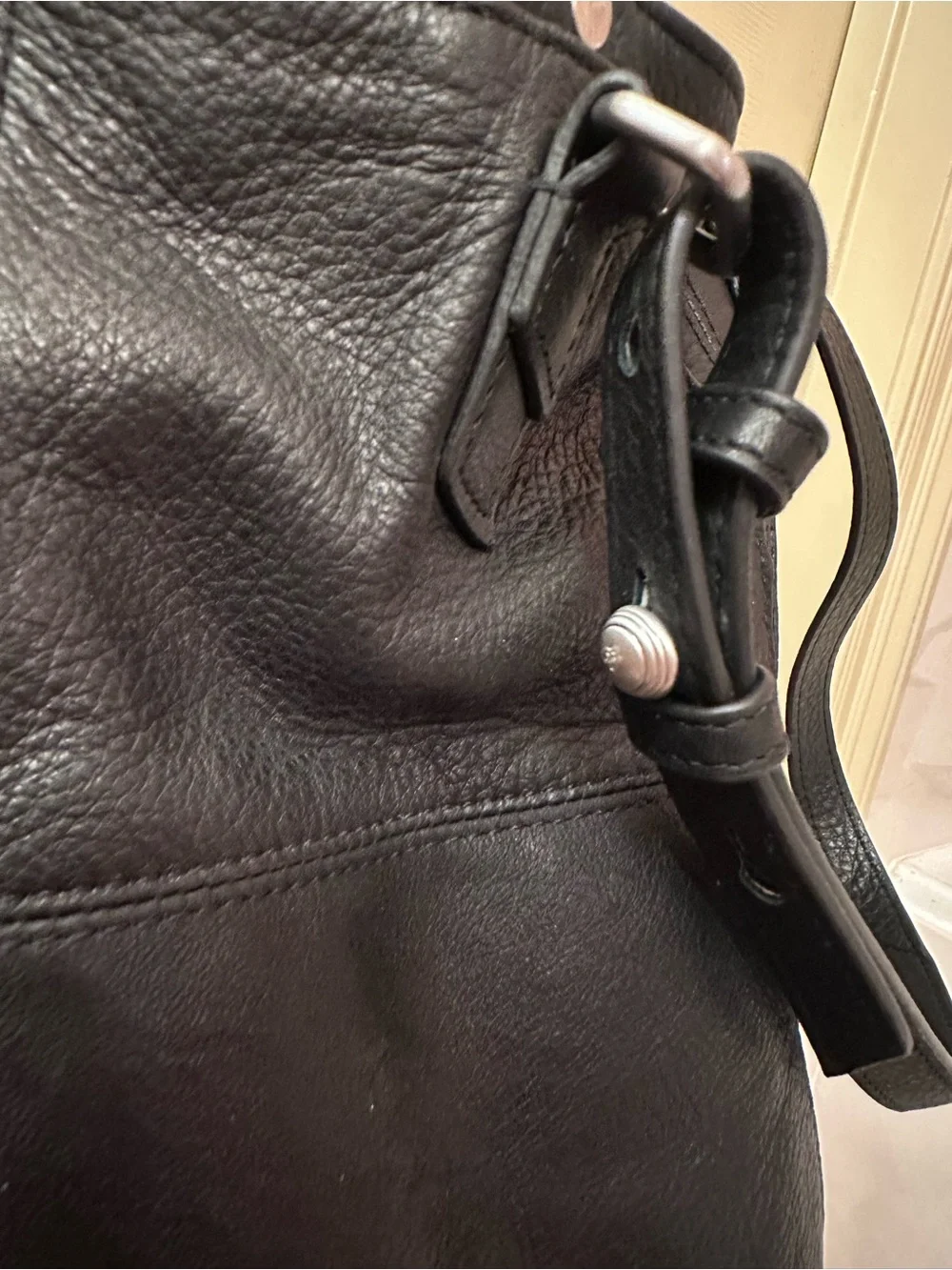 Classic Women's Leather Tote Bag in black